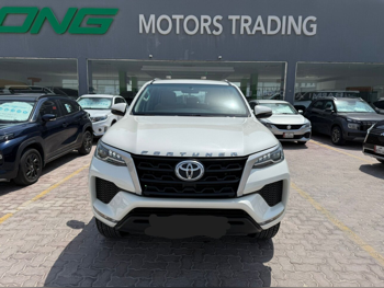 Toyota  Fortuner  2022  Automatic  63,000 Km  4 Cylinder  Four Wheel Drive (4WD)  SUV  White