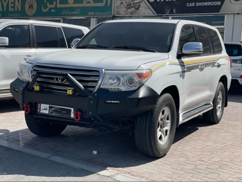 تويوتا  لاند كروزر  في اكس ار  2012  اوتوماتيك  335,000 كم  8 سلندر  دفع رباعي  اس يو في  أبيض