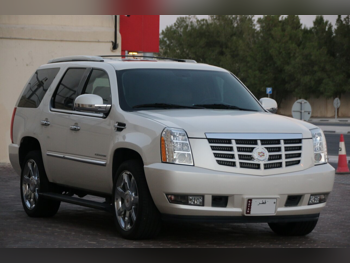 Cadillac  Escalade  2014  Automatic  177,000 Km  8 Cylinder  Four Wheel Drive (4WD)  SUV  White