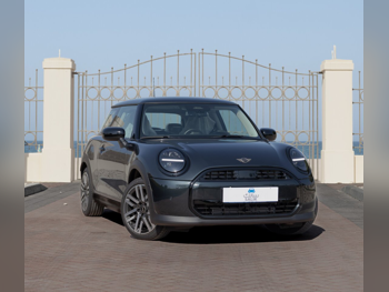 ميني  كوبر  3 سلندر  هاتش باك  أسود  2025