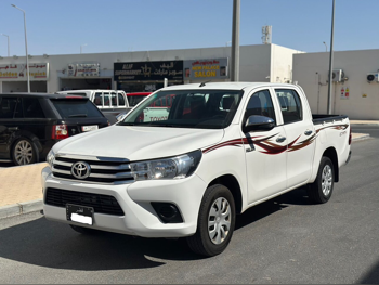 Toyota  Hilux  2022  Manual  200,000 Km  4 Cylinder  Four Wheel Drive (4WD)  Pick Up  White