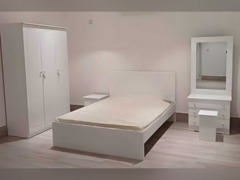 أطقم غرف نوم - قطر ديزاين  - طقم مكون من 4 قطع  - أبيض