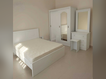 أطقم غرف نوم - قطر ديزاين  - طقم مكون من 4 قطع  - أبيض