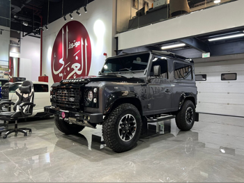 Land Rover  Defender  90  2016  Manual  19,000 Km  4 Cylinder  Four Wheel Drive (4WD)  SUV  Gray and Black