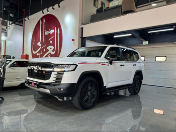 تويوتا  لاند كروزر  جي ار سبورت توين تيربو  2022  اوتوماتيك  175,000 كم  6 سلندر  دفع رباعي  اس يو في  أبيض