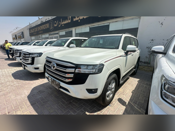 تويوتا  لاند كروزر  جي اكس ار  2025  اوتوماتيك  0 كم  6 سلندر  دفع رباعي  اس يو في  أبيض  تحت الضمان