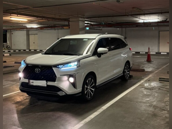 تويوتا  فيلوز  2024  اوتوماتيك  18,000 كم  4 سلندر  دفع كلي مستمر  اس يو في  أبيض  تحت الضمان