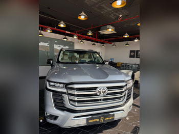 تويوتا  لاند كروزر  في اكس  2022  اوتوماتيك  149,000 كم  6 سلندر  دفع رباعي  اس يو في  فضي