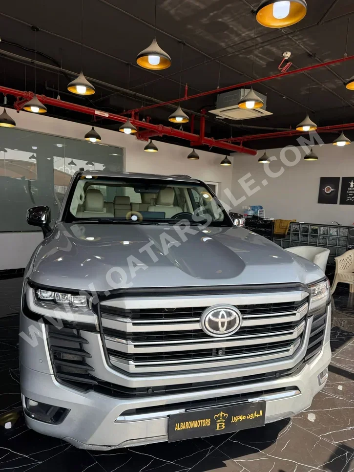 تويوتا  لاند كروزر  في اكس  2022  اوتوماتيك  149,000 كم  6 سلندر  دفع رباعي  اس يو في  فضي