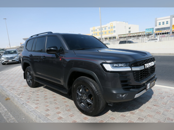 Toyota  Land Cruiser  GR Sport Twin Turbo  2025  Automatic  21,000 Km  6 Cylinder  Four Wheel Drive (4WD)  SUV  Gray  With Warranty