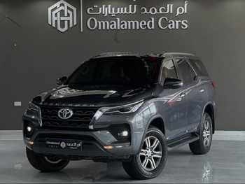 Toyota  Fortuner  2022  Automatic  71,700 Km  4 Cylinder  Four Wheel Drive (4WD)  SUV  Gray  With Warranty