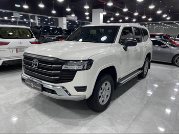 تويوتا  لاند كروزر  جي اكس  2022  اوتوماتيك  97,000 كم  6 سلندر  دفع رباعي  اس يو في  أبيض