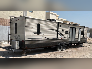 كرفان - 2021  - رمادي وأسود  -صنع في الولايات المتحدة الأمريكية (الولايات المتحدة الأمريكية)