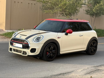 ميني  كوبر  جي سي دبليو  2016  اوتوماتيك  105,000 كم  4 سلندر  سحب امامي  هاتشباك  أبيض لؤلؤي