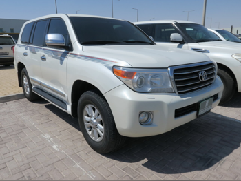 Toyota  Land Cruiser  GXR  2012  Automatic  441,000 Km  8 Cylinder  Four Wheel Drive (4WD)  SUV  White