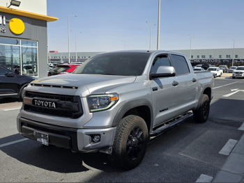 تويوتا  تندرا  2011  اوتوماتيك  73,000 كم  8 سلندر  دفع رباعي  بيكب  فضي