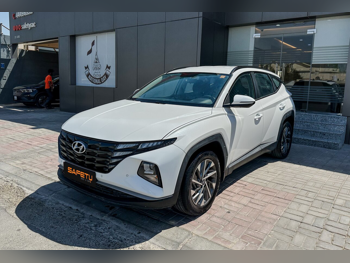 Hyundai  Tucson  2024  Automatic  33,000 Km  4 Cylinder  Front Wheel Drive (FWD)  SUV  White  With Warranty