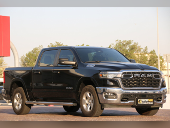 دودج  رام  بيك اب  أسود  2025