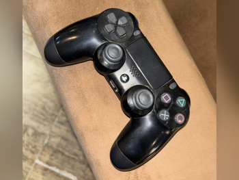ملحقات اجهزة العاب الفيديو جهاز تحكم  - سوني  - بلاي ستيشن 4  - أسود