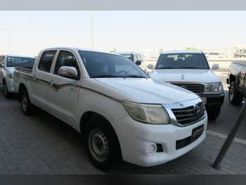 Toyota  Hilux  2015  Manual  170,000 Km  4 Cylinder  Rear Wheel Drive (RWD)  Pick Up  White