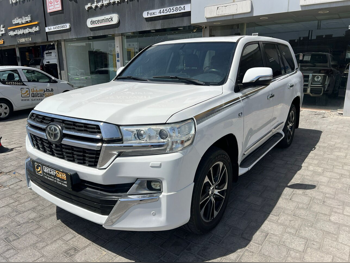 تويوتا  لاند كروزر  في اكس ار  2019  اوتوماتيك  202,000 كم  8 سلندر  دفع رباعي  اس يو في  أبيض