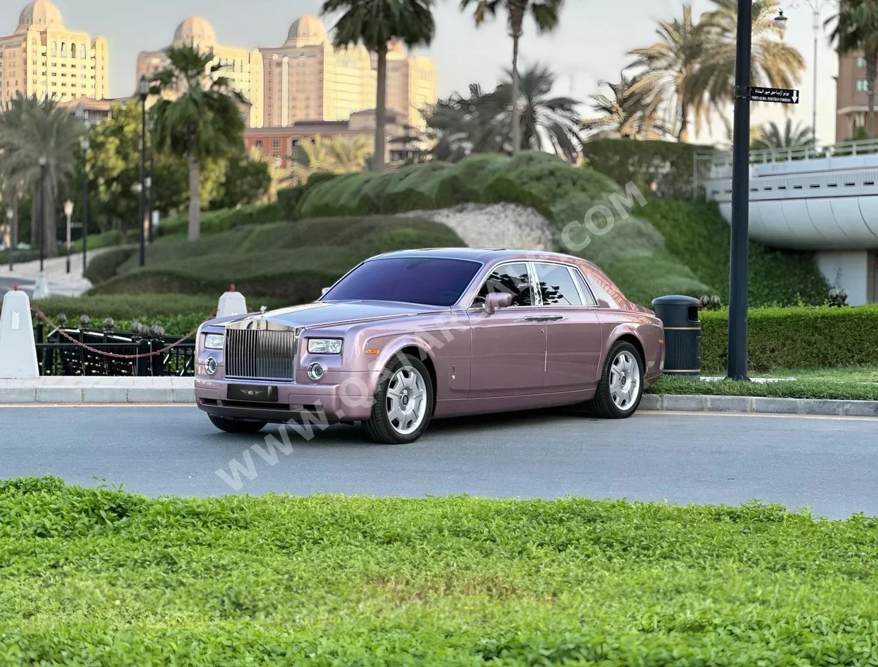 رولز - رويس  فانتوم  2008  اوتوماتيك  33,000 كم  12 سلندر  دفع كلي مستمر  سيدان  وردي