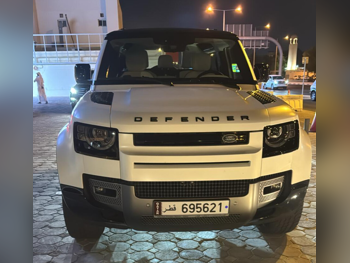 لاند روفر  ديفيندر  90 اتش اس اي  2022  اوتوماتيك  120,000 كم  6 سلندر  دفع رباعي  اس يو في  أبيض