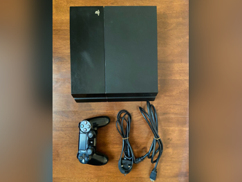 اجهزة العاب الفديو - سوني  - بلاي ستيشن 4  - 1 تيرابايت  -تشمل أجهز تحكم: 1