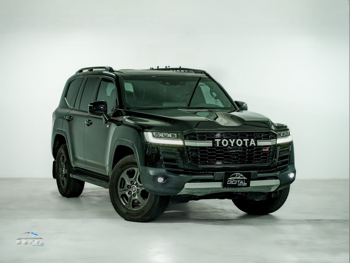 تويوتا  لاند كروزر  جي ار سبورت توين تيربو  2023  اوتوماتيك  117,500 كم  6 سلندر  دفع رباعي  اس يو في  أسود