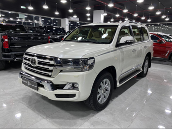 Toyota  Land Cruiser  GXR White Edition  2017  Automatic  219,000 Km  8 Cylinder  Four Wheel Drive (4WD)  SUV  White