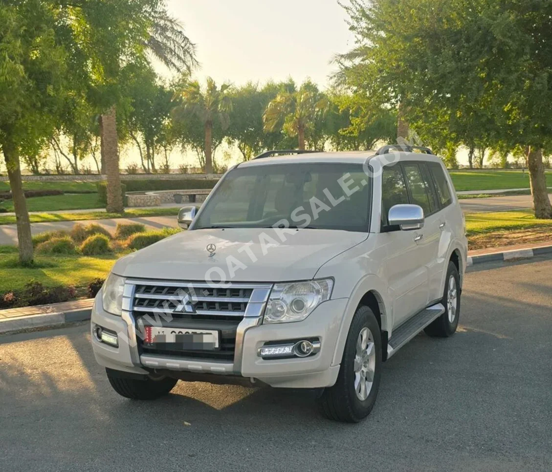 ميتسوبيشي  باجيرو  3.5  2016  اوتوماتيك  139,000 كم  6 سلندر  دفع رباعي  اس يو في  أبيض