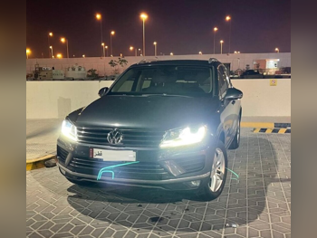 Volkswagen  Touareg  2015  Automatic  178,000 Km  6 Cylinder  All Wheel Drive (AWD)  SUV  Carpathian grey