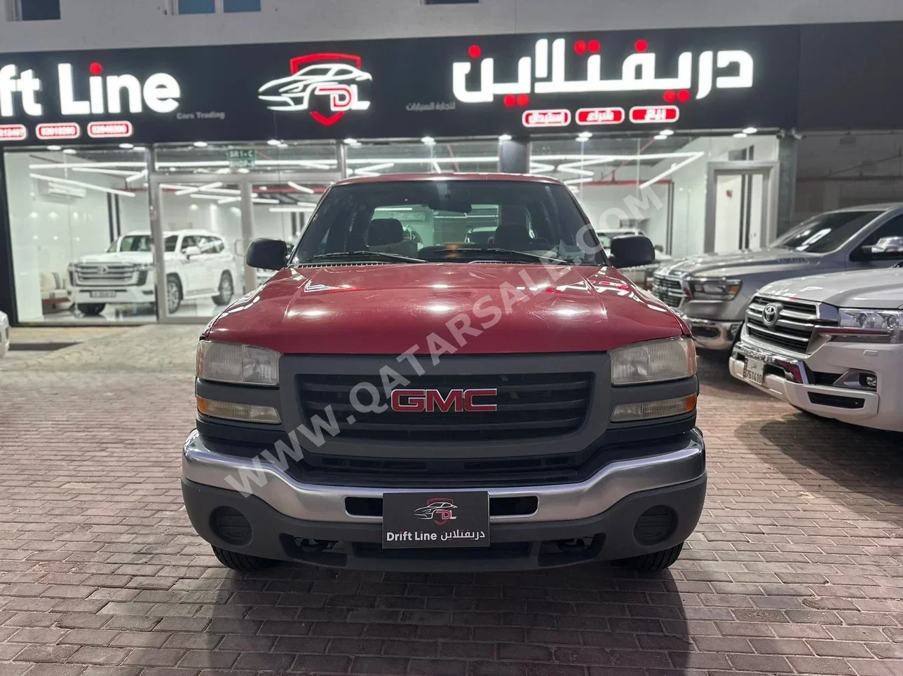 GMC  Sierra  2500 HD  2007  Automatic  400,000 Km  8 Cylinder  Four Wheel Drive (4WD)  Pick Up  Red