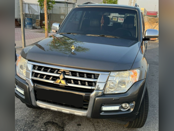 ميتسوبيشي  باجيرو  3.8 جولد اديشن  2016  اوتوماتيك  163,000 كم  6 سلندر  دفع رباعي  اس يو في  رمادي ميتالك