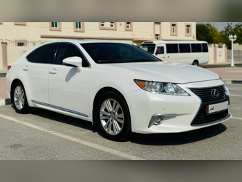 Lexus  ES  350  2015  Automatic  142,000 Km  6 Cylinder  Rear Wheel Drive (RWD)  Sedan  White