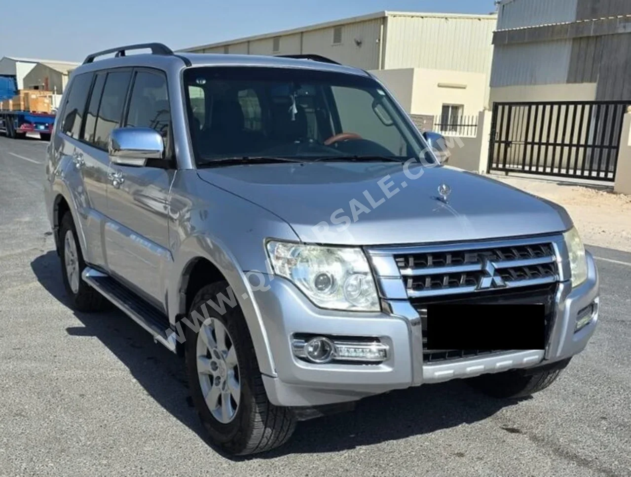 ميتسوبيشي  باجيرو  GLS  2016  اوتوماتيك  144,000 كم  6 سلندر  دفع رباعي  اس يو في  رمادي