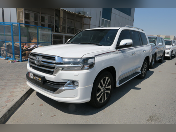 تويوتا  لاند كروزر  جي اكس ار - غراند تورينغ  2019  اوتوماتيك  150,000 كم  8 سلندر  دفع رباعي  اس يو في  أبيض