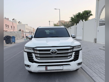 تويوتا  لاند كروزر  في اكس ار توين توربو  2023  اوتوماتيك  57,000 كم  6 سلندر  دفع رباعي  اس يو في  أبيض  تحت الضمان