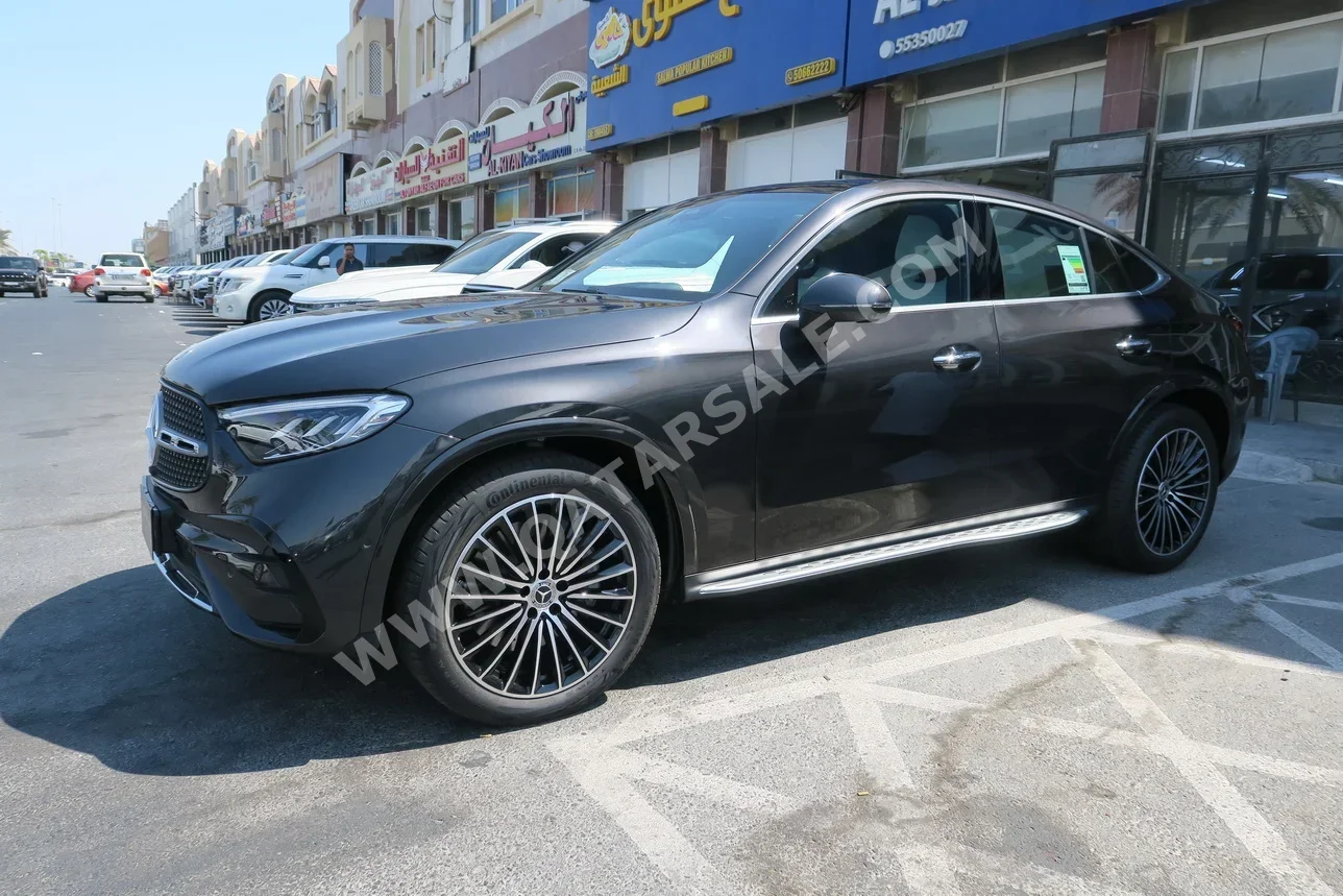 مرسيدس - بنز  جي ال سي  200  2025  اوتوماتيك  0 كم  4 سلندر  دفع رباعي  اس يو في  أسود  تحت الضمان