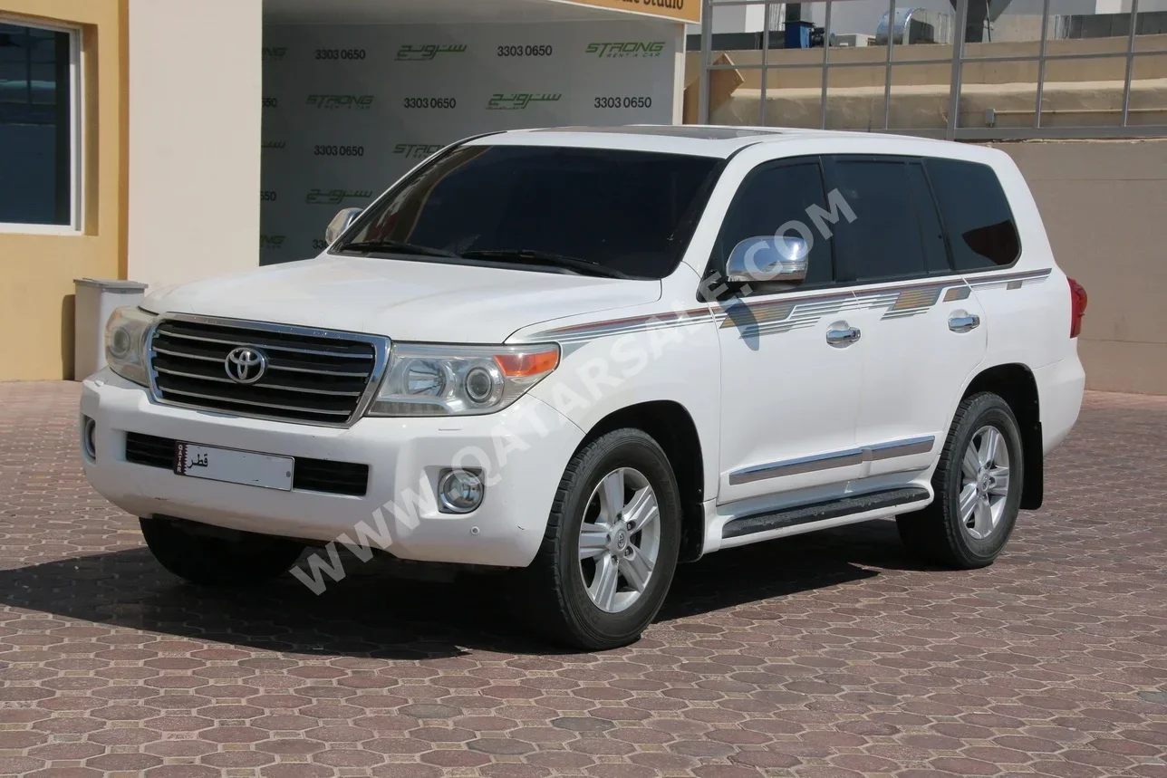 تويوتا  لاند كروزر  جي اكس ار  2014  اوتوماتيك  447,000 كم  8 سلندر  دفع رباعي  اس يو في  أبيض