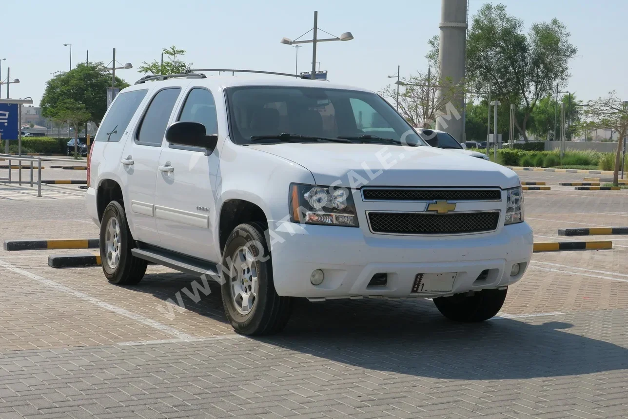 شفروليه  تاهو  2013  اوتوماتيك  244,000 كم  8 سلندر  دفع رباعي  اس يو في  أبيض