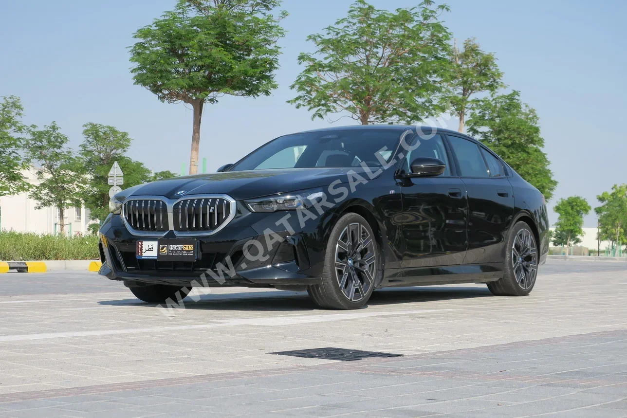 بي ام دبليو  الفئة - اي  5  2024  اوتوماتيك  12,000 كم  0 سلندر  دفع خلفي  سيدان  أسود  تحت الضمان
