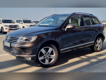 Volkswagen  Touareg  2015  Automatic  140,000 Km  6 Cylinder  All Wheel Drive (AWD)  SUV  Brown