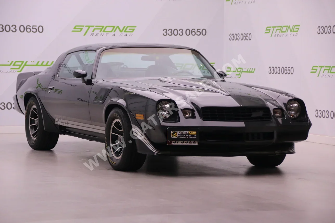 شفروليه  كمارو  1981  اوتوماتيك  202,535 كم  8 سلندر  دفع خلفي  كوبيه \ سبورت  أسود