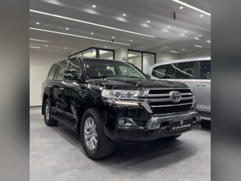 تويوتا  لاند كروزر  جي اكس ار  2019  اوتوماتيك  250,000 كم  8 سلندر  دفع رباعي  اس يو في  أسود