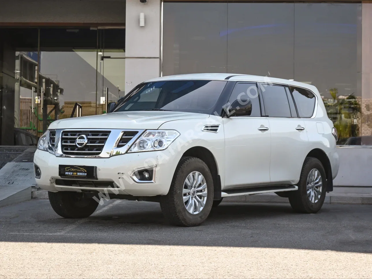 Nissan  Patrol  2017  Automatic  170,000 Km  6 Cylinder  Four Wheel Drive (4WD)  SUV  White