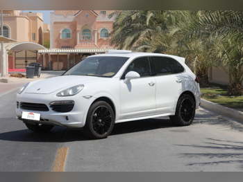 بورش  كيان  اس  2012  اوتوماتيك  183,000 كم  8 سلندر  دفع رباعي  اس يو في  أبيض