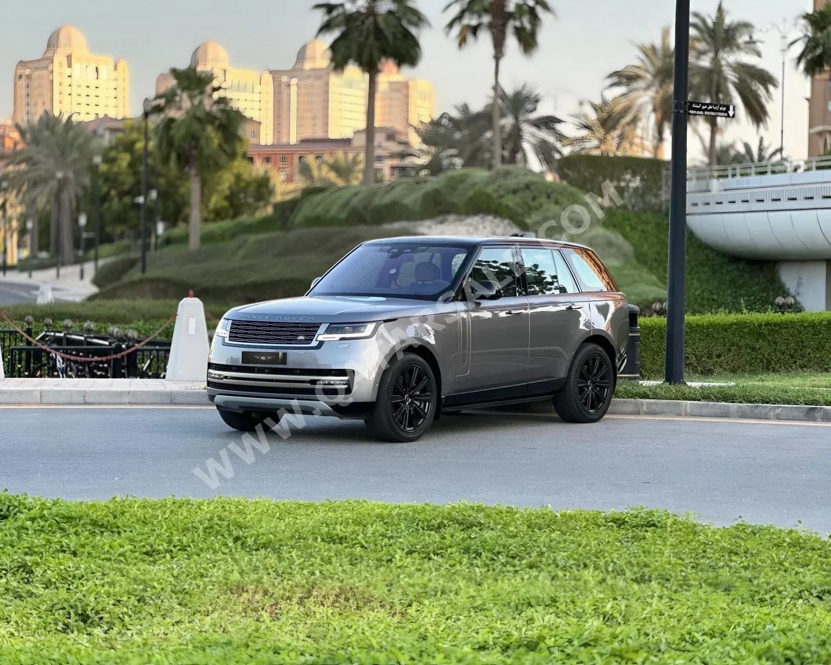 لاند روفر  رنج روفر  فوج اتش اس اي  2023  اوتوماتيك  37,000 كم  8 سلندر  دفع رباعي  اس يو في  فضي  تحت الضمان