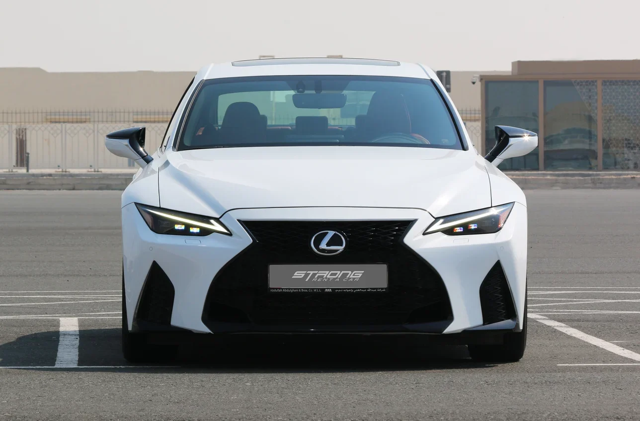 لكزس  آي اس 350  6 سلندر  سيدان  أبيض  2023