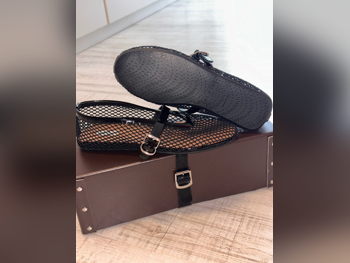 أحذية جلد اصلي  أسود مقاس 40  نسائي